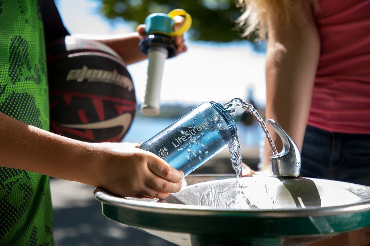 Ideale per bambini per il campeggio LifeStraw Play bottiglia con filtro d’acqua la scuola e la scuola materna Con filtro a 2 stadi integrato lo sport R i viaggi e anche la prontezza di emergenza 